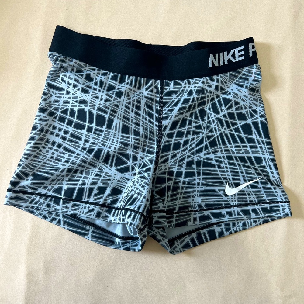 Women’s  Nike Pro Geometric Print Spandex Shorts Size Small